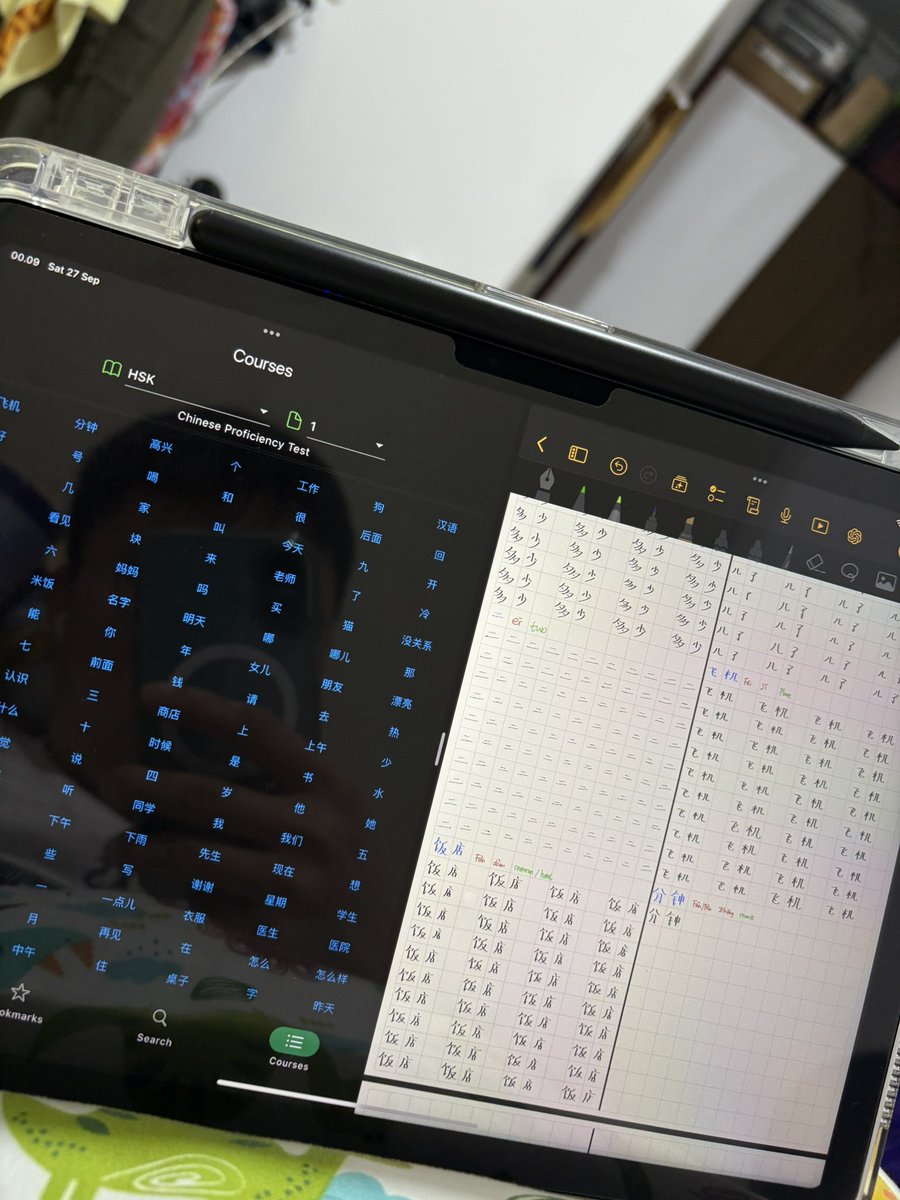 urmateriality's tweet image. Nulis mandarin seseru ituu walaupun capek 😃🤚🏻

写普通话虽然很累，但很有趣

Ttep semangat demi meninggalkan tempat toxic ini dan pergi ke china💆🏻‍♂️