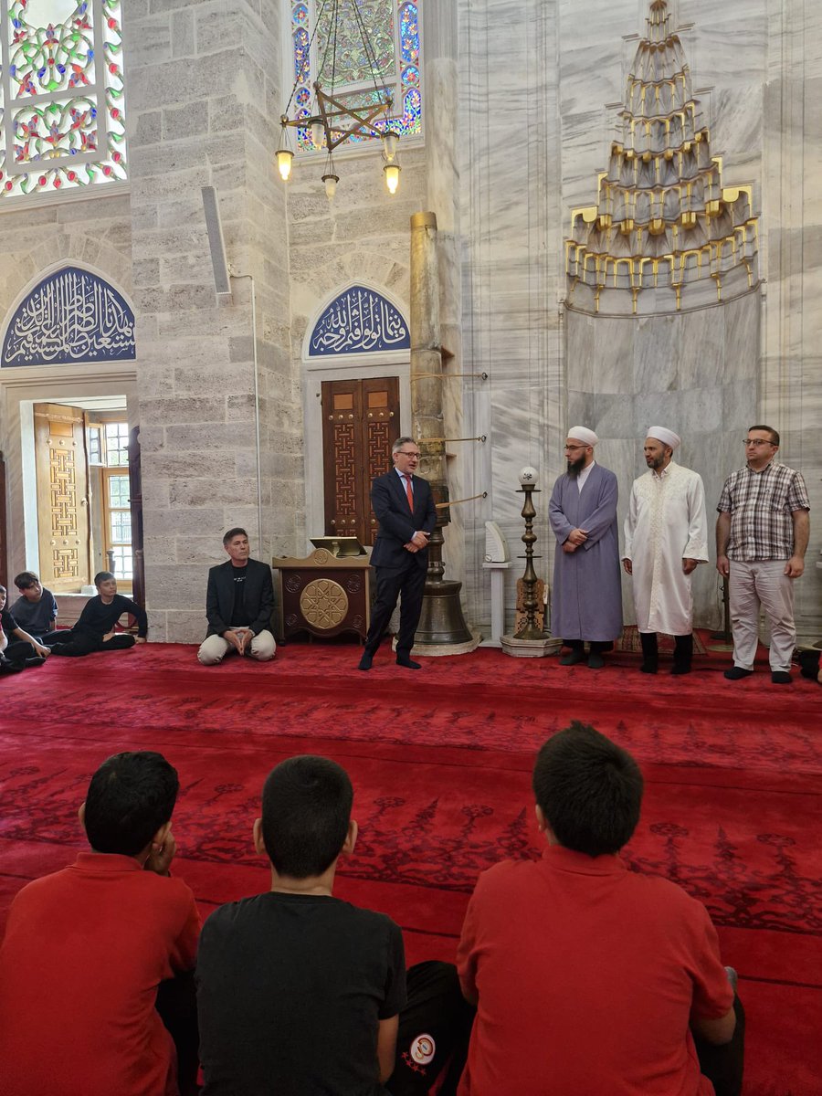 FatihilceMEM's tweet photo. ✨İlçe Millî Eğitim Müdürümüz Muhammet Fatih Çepni @hattatrakim öğrencilerimizle cuma namazında bir araya geldi. Namaz sonrasında öğrencilerimizle gerçekleşen sohbette öğrencilerimiz müdürümüzden haftaya buluşmak üzere söz aldı.

@tcmeb @Yusuf__Tekin @MucahitYentur @cepni6144 https://t.co/LeAfwUDLI2