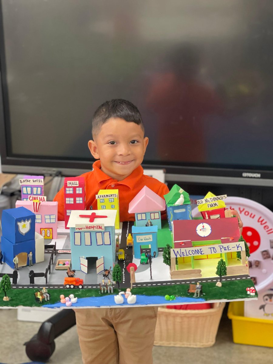 LeonelStem's tweet image. 🍁 Fall is in the air, and learning is in full swing at Castillo! Our Cubs are growing, exploring, and showing off all they’ve learned. 💙🐻 #CastilloCubs #FallLearning @Tejanocenter @ryssonline