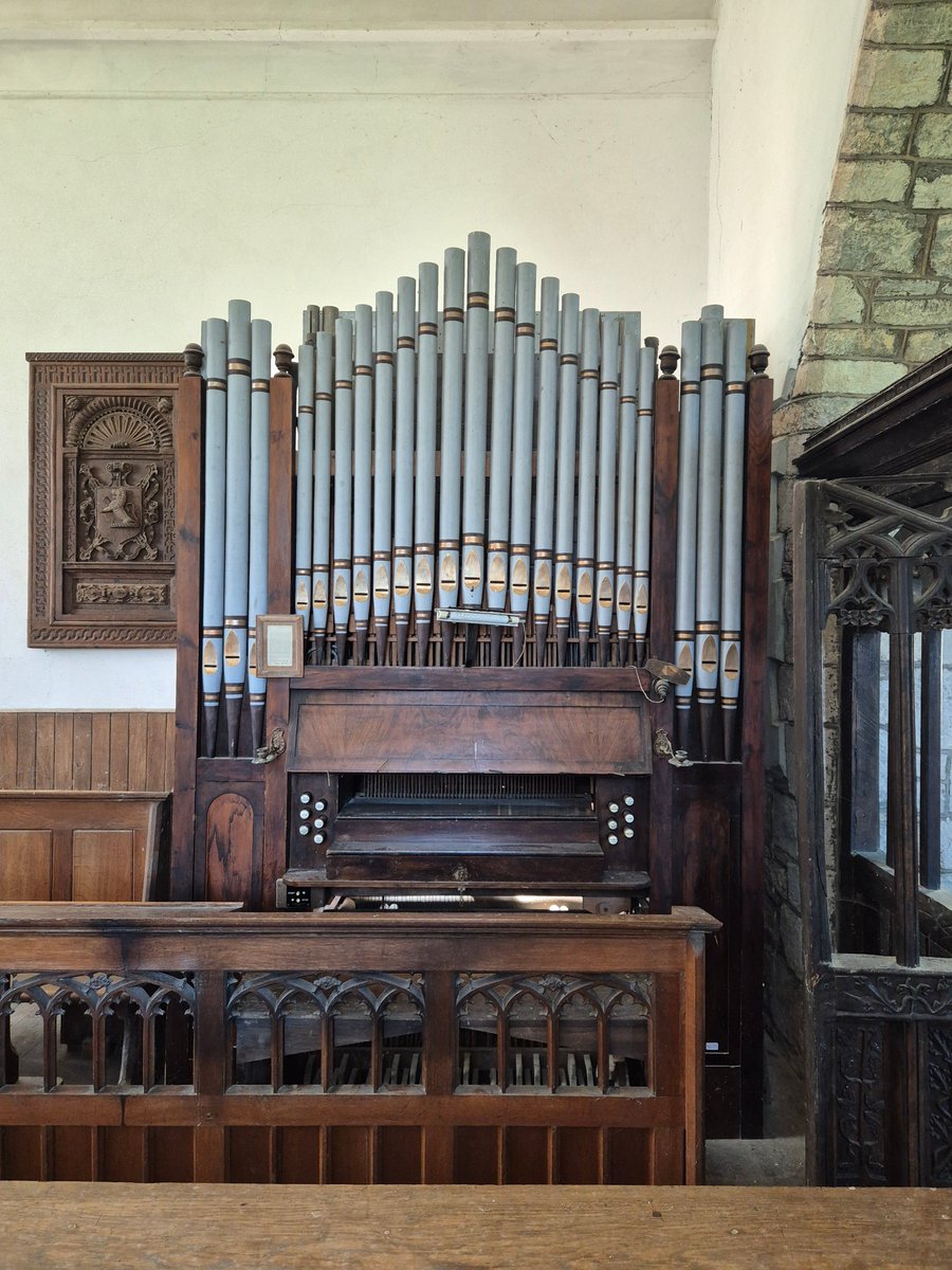 TheHistoryMouse's tweet photo. South of chancel #AllSaintsOtterhampton #Somerset for #FridayPipes

Rather attractive framed by tracery https://t.co/vqG45mkcNv