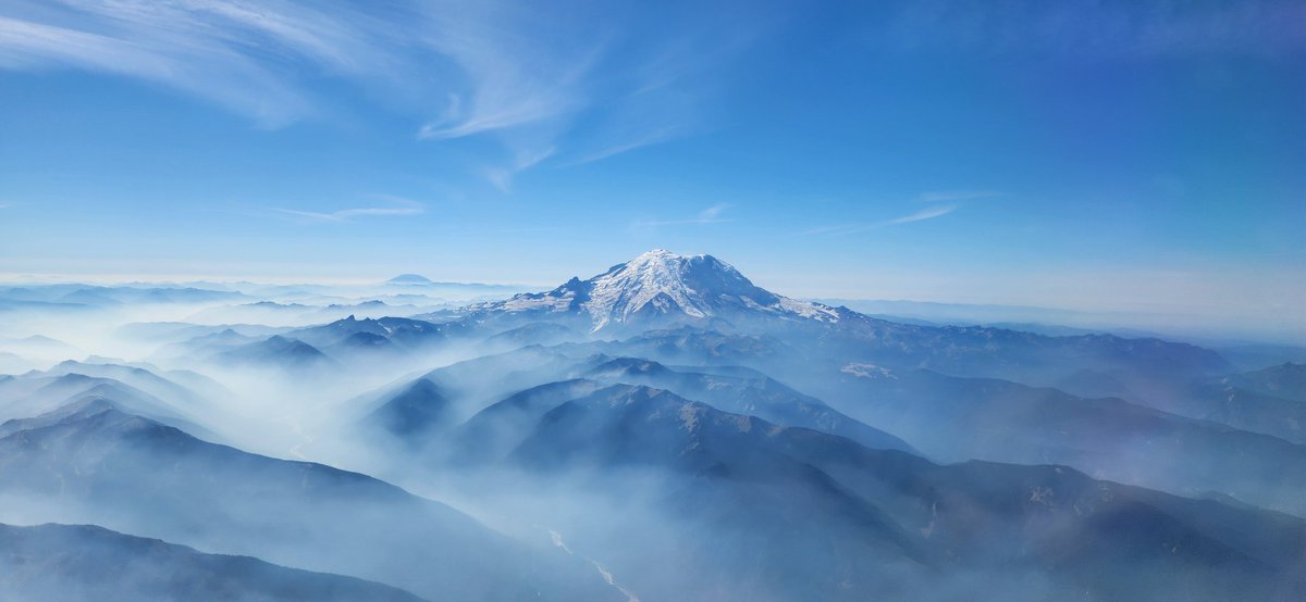 Hello Mt Rainier.... Enjoyed my few days up in SEA for a work conference.  Got the classic welcoming view on descent into SEA-TAC