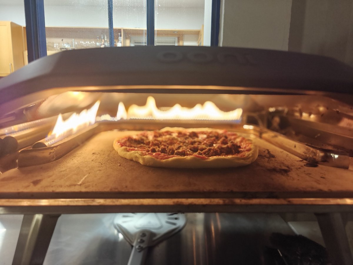 נאופוליטן בתחת שלי ...
פיצה בולונז' א-לא ג'ו

פאק זה נפלא!