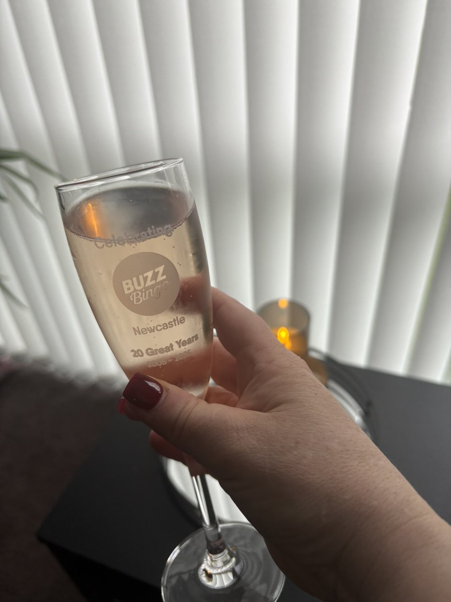 Enjoying a glass of 0% Prosecco in my new Buzz Bingo glass!!

Me and my mates have started going to the bingo! We were there for their anniversary at the Newcastle branch! 

Eeeh we love it! Fantastic staff and such a laugh!! #BuzzBingo