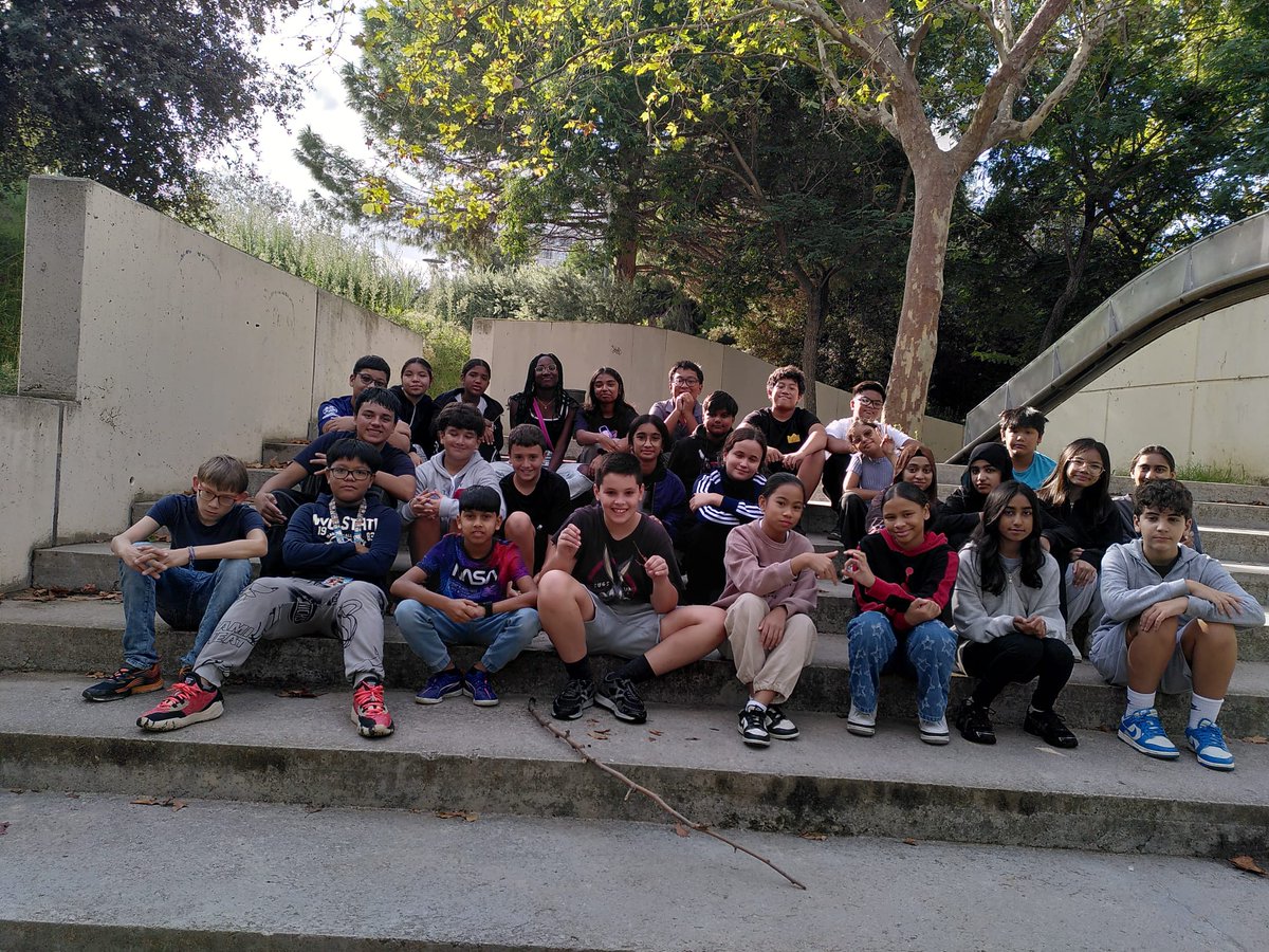 vedrunaangels's tweet image. Tutoria de principi de curs coneixent espais bonics de la ciutat @VedrunaCat #acompanyament #tutoria #secundària