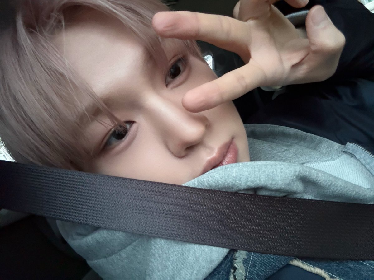 IDID_starship's tweet image. [🌠] #추유찬_DID
안녕하세요 아이딧 추유찬입니다!
오늘 이렇게 음악방송에서 1위를 했다는 게 아직도 믿기지 않아요 데뷔 준비하면서부터 지금까지 정말 많은 순간들이 떠오르는데 그 모든 과정 속에서 늘 함께해 준 팬분들 멤버들 덕분에 
이 자리에 설 수 있었습니다🥺
항상 저희를 빛나게 해주신…