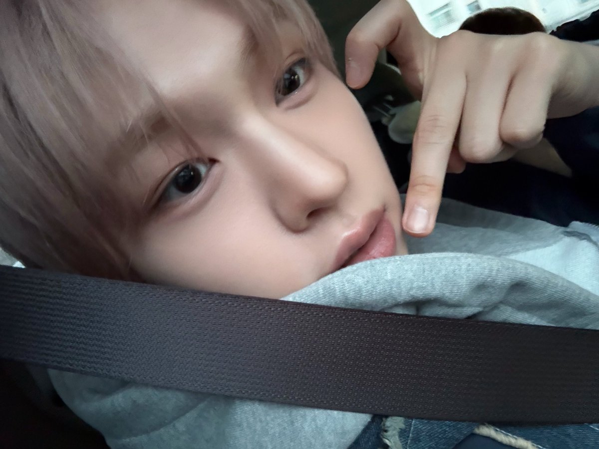 IDID_starship's tweet image. [🌠] #추유찬_DID
안녕하세요 아이딧 추유찬입니다!
오늘 이렇게 음악방송에서 1위를 했다는 게 아직도 믿기지 않아요 데뷔 준비하면서부터 지금까지 정말 많은 순간들이 떠오르는데 그 모든 과정 속에서 늘 함께해 준 팬분들 멤버들 덕분에 
이 자리에 설 수 있었습니다🥺
항상 저희를 빛나게 해주신…