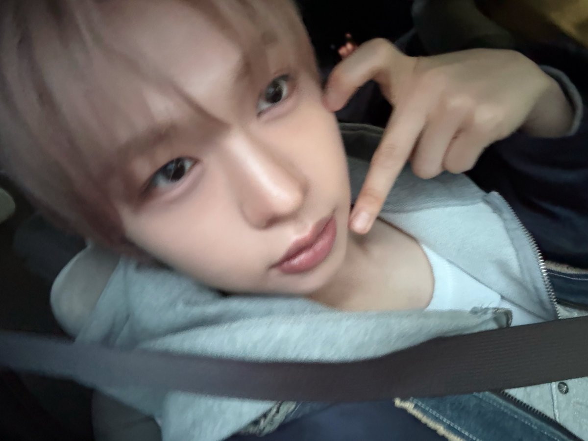 IDID_starship's tweet image. [🌠] #추유찬_DID
안녕하세요 아이딧 추유찬입니다!
오늘 이렇게 음악방송에서 1위를 했다는 게 아직도 믿기지 않아요 데뷔 준비하면서부터 지금까지 정말 많은 순간들이 떠오르는데 그 모든 과정 속에서 늘 함께해 준 팬분들 멤버들 덕분에 
이 자리에 설 수 있었습니다🥺
항상 저희를 빛나게 해주신…