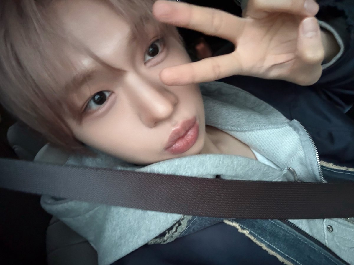 IDID_starship's tweet image. [🌠] #추유찬_DID
안녕하세요 아이딧 추유찬입니다!
오늘 이렇게 음악방송에서 1위를 했다는 게 아직도 믿기지 않아요 데뷔 준비하면서부터 지금까지 정말 많은 순간들이 떠오르는데 그 모든 과정 속에서 늘 함께해 준 팬분들 멤버들 덕분에 
이 자리에 설 수 있었습니다🥺
항상 저희를 빛나게 해주신…