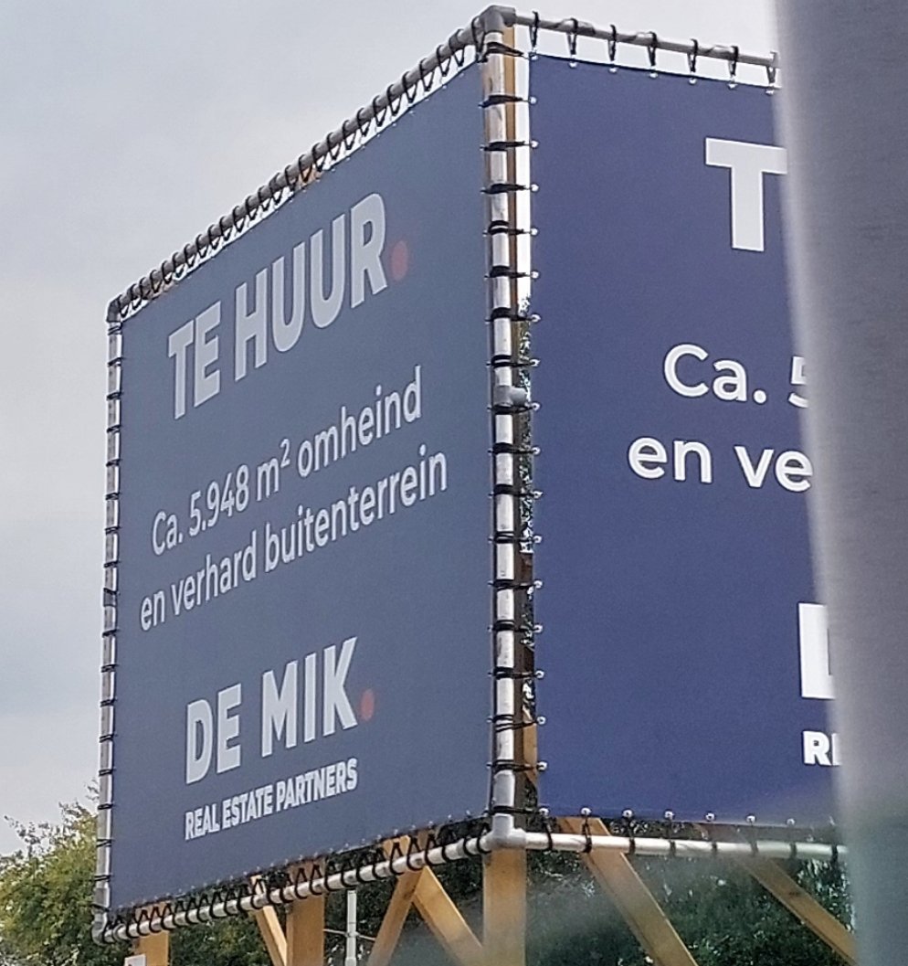 Ondanks de parkeerproblematiek rond de wedstrijden van Feyenoord in IJsselmonde, wordt het naastgelegen terrein bij de Gamma, bijna 6000m2, niet gebruikt voor de supporters maar toch weer voor verhuur als opslagterrein. Wordt verhuurd via een bedrijf. Politiek  wordt eens wakker?
