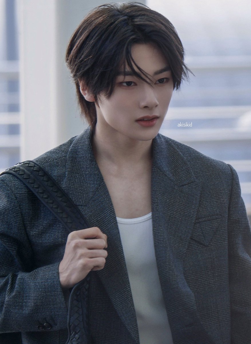 HE’S SO BEAUTIFUL 
#I_NxMFW25 #I_NxBOTTEGAVENETA