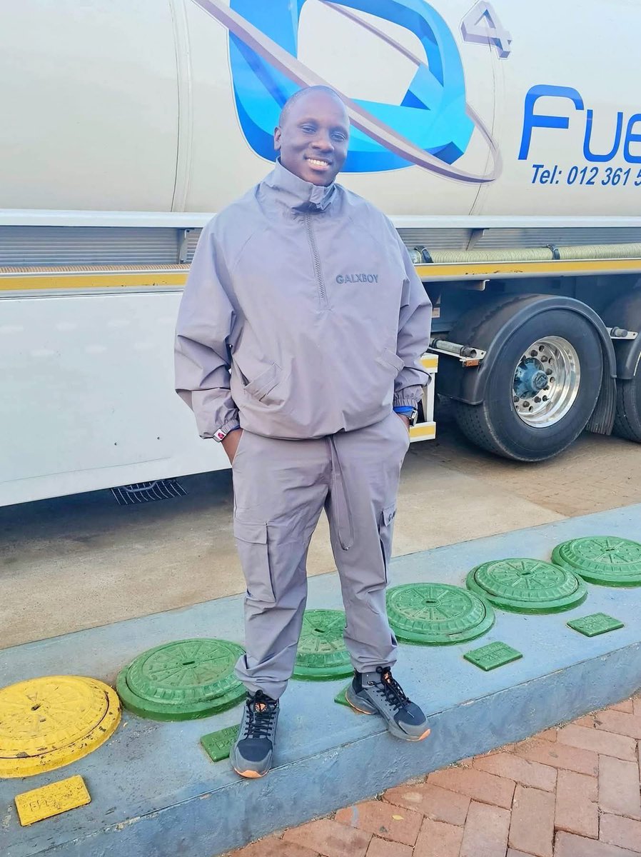 SBmatters_za's tweet image. Meet Ofentse Senne the owner of Andrews Filling Station - a 100% black-owned filling station based in Rustenburg with 31 employees. 🙌🏿