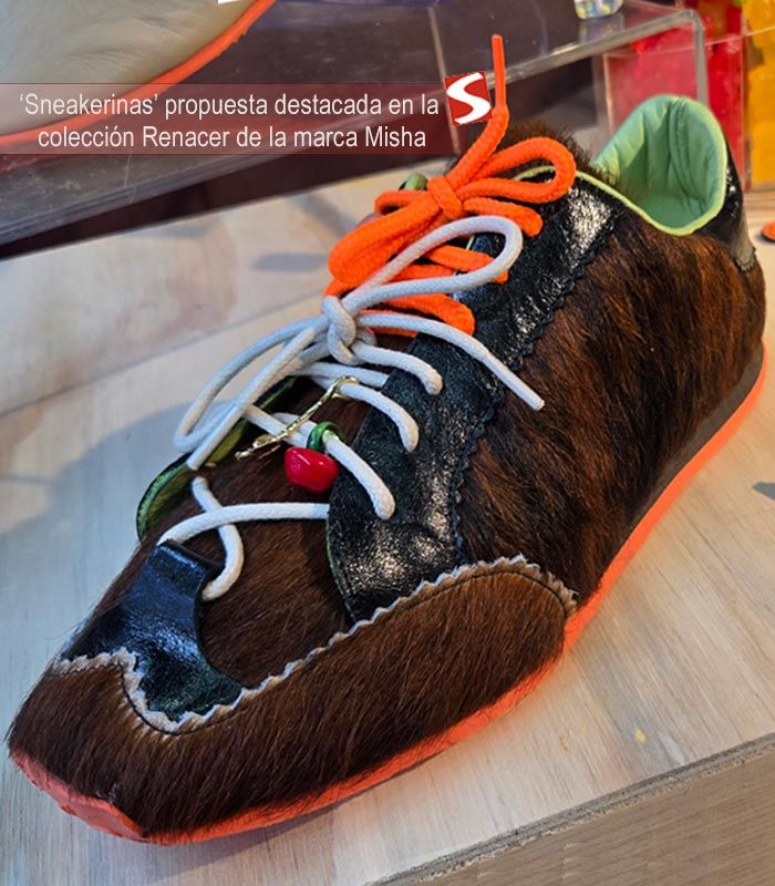 STYLEAMERICAmag's tweet image. Las denominadas #Sneakerinas son la principal propuesta en la colección Renacer de la marca #Misha, se trata de una fusión entre zapatillas (sneakers) y bailarinas, hablamos con Silvia Molina diseñadora de la marca, te contamos ➡️ buff.ly/6OkMxgU #StyleModa