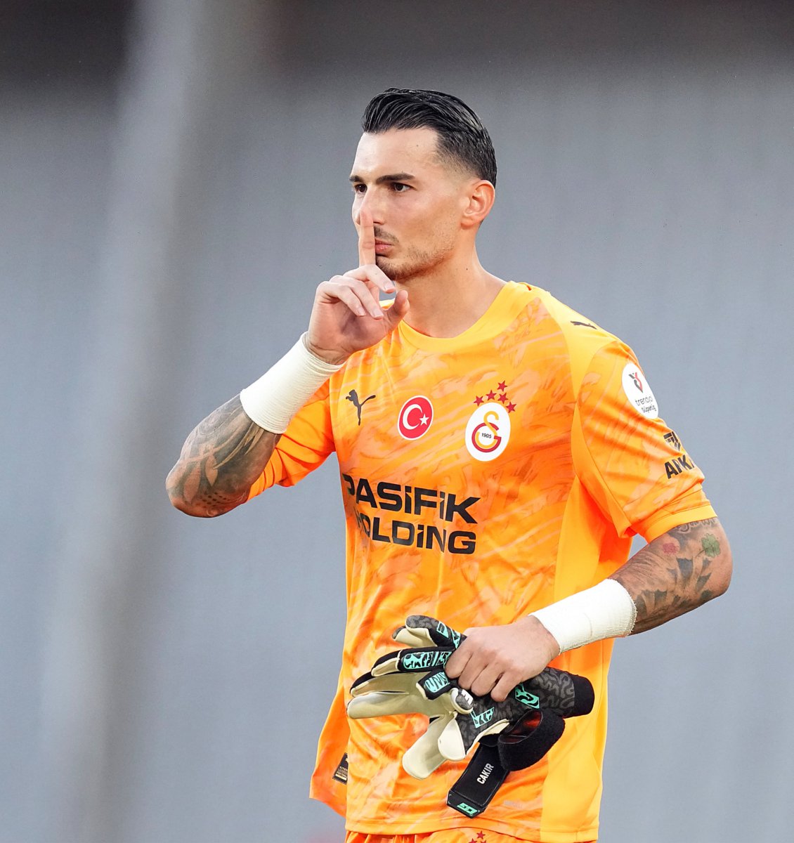 secondplunge's tweet image. Hem ayakları hem elleri iyi kaleci