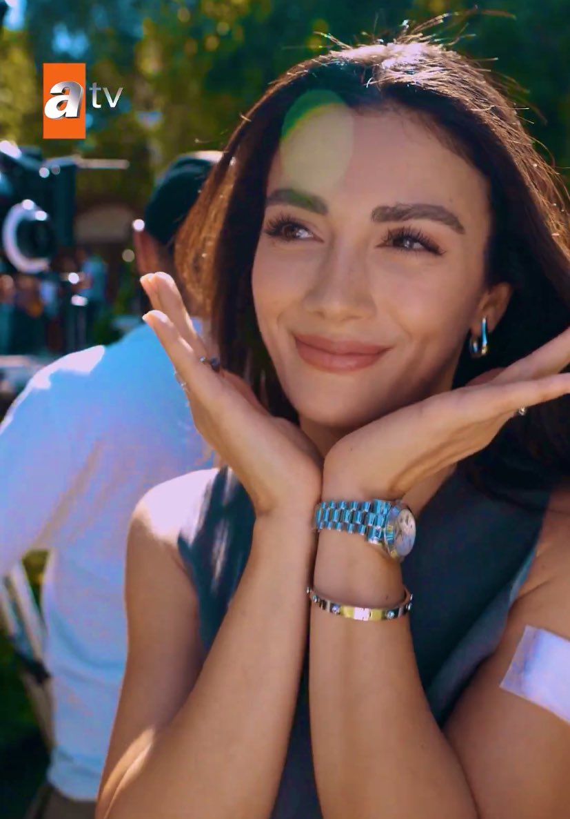 iyi insanın günahı herkesi kendisi gibi sanmasıdır

#ÖzgeYağız #Güneş