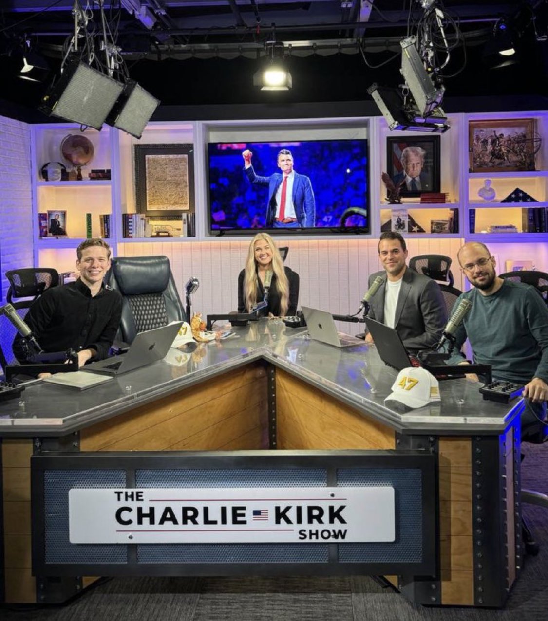KᗴᒪᒪᗴY ✰ on X: "Erika Kirk joins the Charlie Kirk show for the first time.  🙏🏻❤️ https://t.co/0Fs3jOMJIt" / X