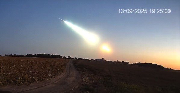 Un asteroide impacta en La Pampa: comienza la búsqueda de meteoritos.

El pasado 13 de septiembre, a las 19:24 horas un espectáculo celeste sorprendió a miles de personas: un meteoro extremadamente brillante, superbolido, iluminó el cielo nocturno.

ialp.fcaglp.unlp.edu.ar/un-asteroide-i…
