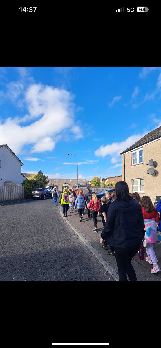 Castlehillcupar's tweet image. #powerofcommunity #beactive European Day of Sports, well done Castlehill #weareacommunity 500+ people on a sponsored walk! Shelter Box and PE equipment ✔️