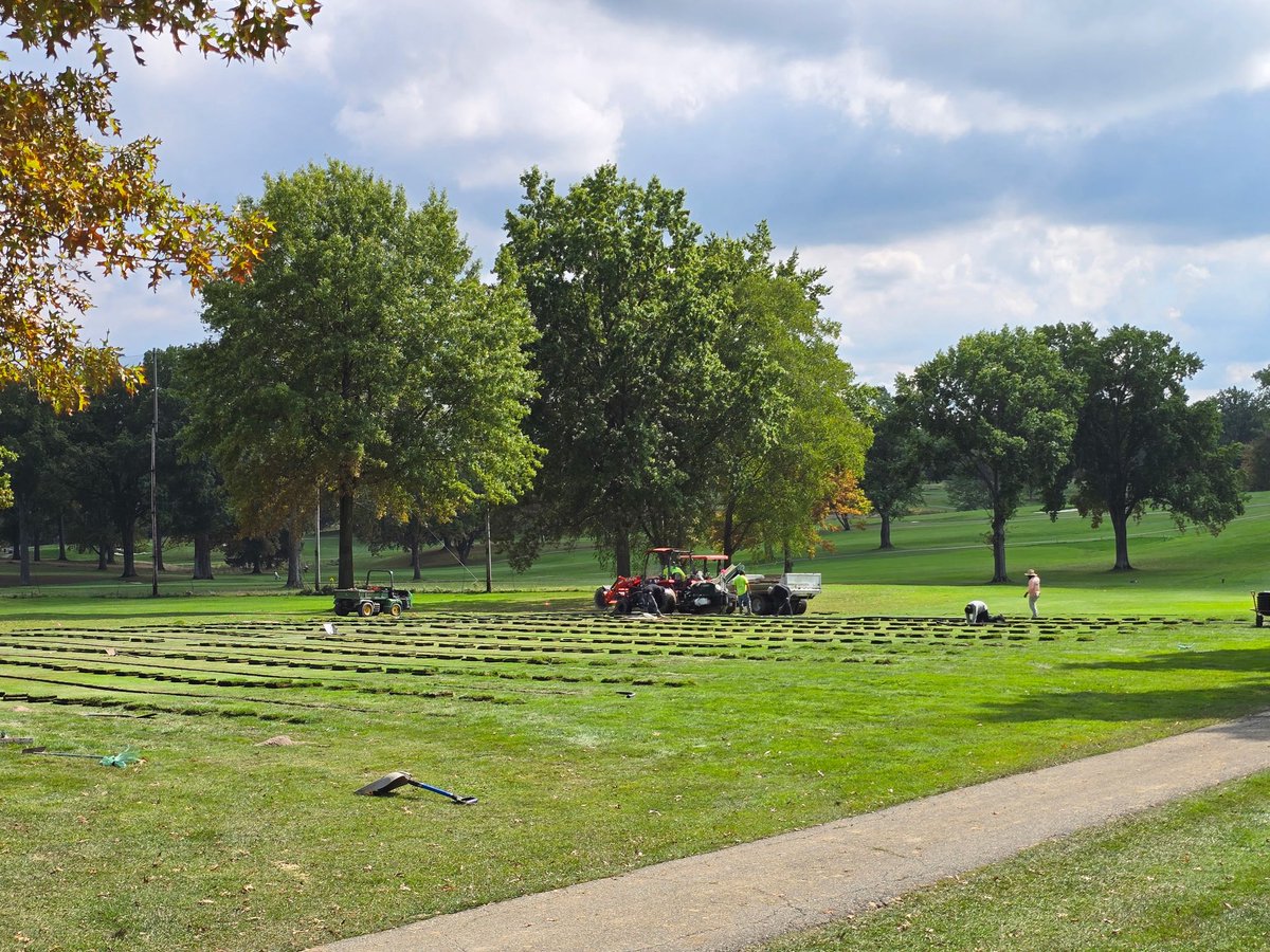 Lots of 2” slit drainage going in this fairway. From tee to green, 10,000’ of 2” going into a new 6” we installed first.