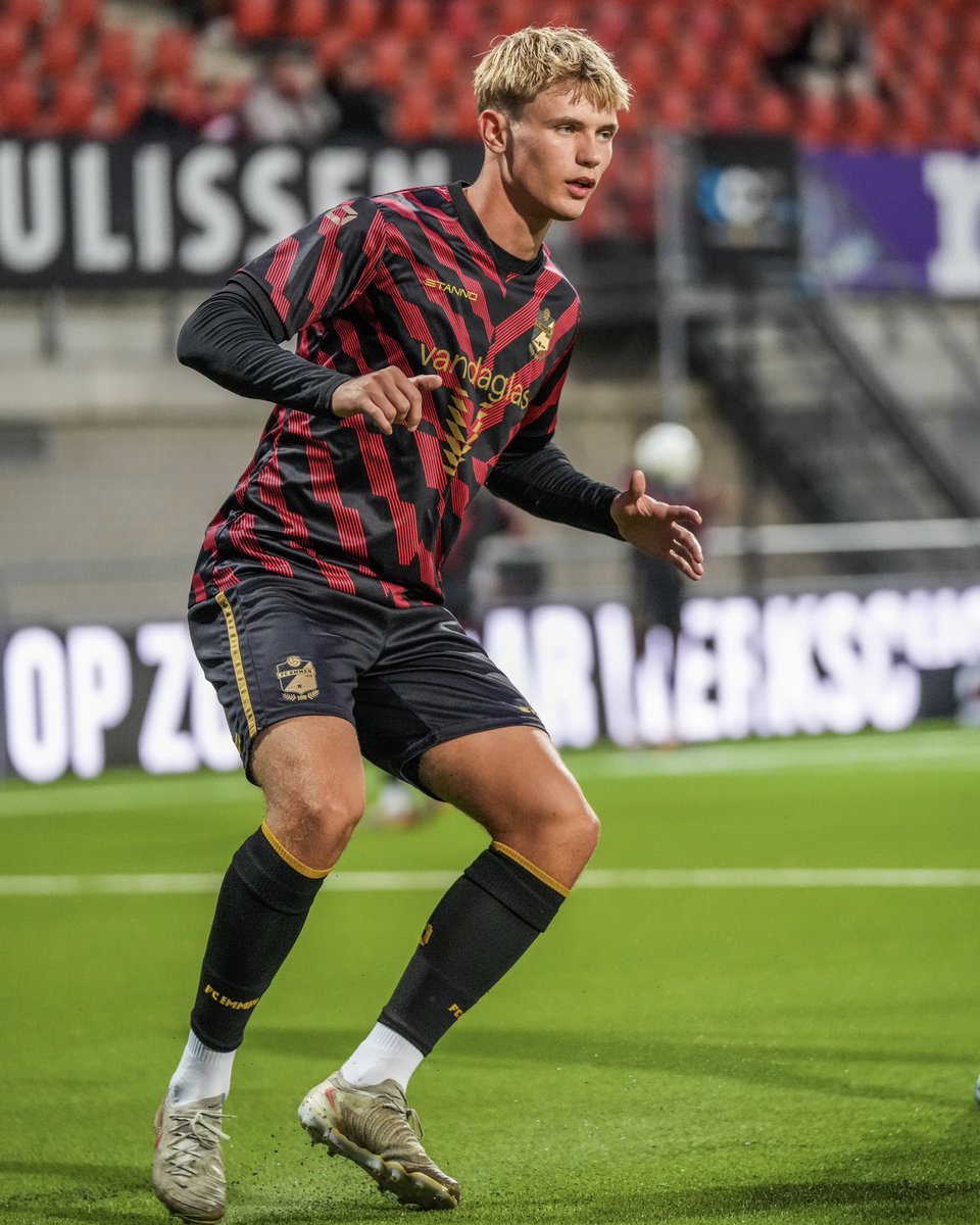 FC_Emmen's tweet photo. ⚡️
 
#mvvEMM #100jaarEmmen #VanOnsVeurAltied #HIERKOMIKWEG https://t.co/OfE1uWhBge