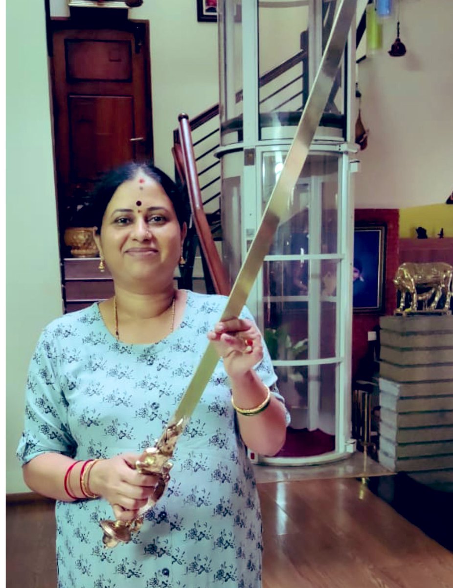 ಗೆಲುವಿಗಾಗಿ ಎಂದೂ ನೀ 
ಹಠ ಹಿಡಿಯಲೇ ಇಲ್ಲ 
ಸೋತೂ ಸೋತೂ 
ಸೋಲಿನ ಒಡಲಲ್ಲಿ 
ಗೆಲುವಿರಿಸಿ ಕೊಂಡು 
ಗೆಲುವನ್ನು ಸೋಲಿಸಿ 
ಹೊರಟು ಹೋದವಳು ನೀನು 
ನನ್ನ ದರ್ಪದ ಗೆಲುವು 
ಸೋಲಿನ ಮೆಟ್ಟಿಲು ಎಂದು 
ಅರಿವಿಗೆ ಬರಲೇ ಇಲ್ಲ 
ನನ್ನ ಗೆಲ್ಲಿಸಲೆಂದೇ 
ನಿನ್ನ ಪ್ರತಿಸೋಲಿನ ಸಮರ್ಪಣೆ 
ಎಂಬ ಸತ್ಯ ತಿಳಿಯಲೇ ಇಲ್ಲ
ಗೆಲುವಿನ ರಾಯಭಾರಿ ನೀನು 
ಸೋತ