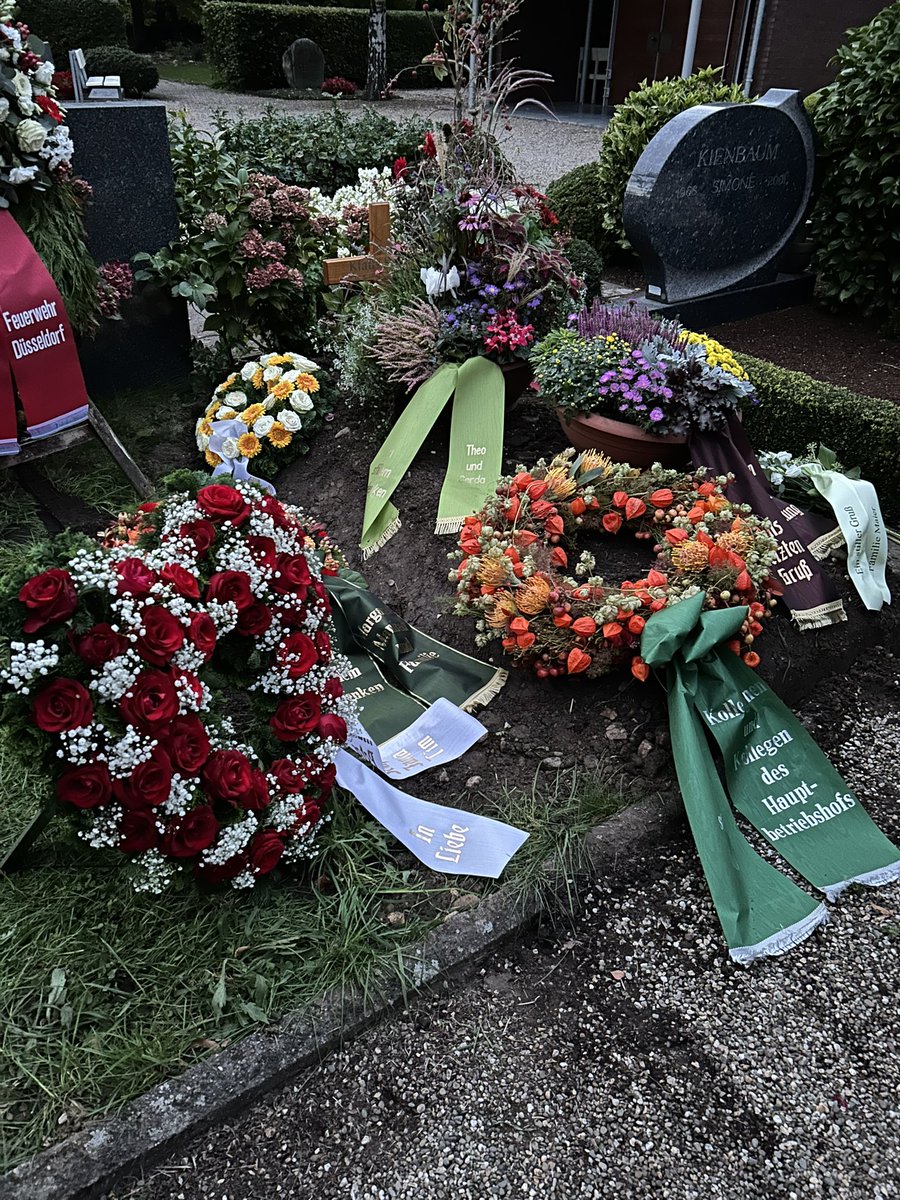 TimQuako05's tweet image. Hoffe der Abschied hat dir sehr gefallen. 
Der Zapfenstreich war für dich

Hab eine Tolle Reise wir sehen uns wieder 

Ruhe in Frieden Opa ❤️🕊️