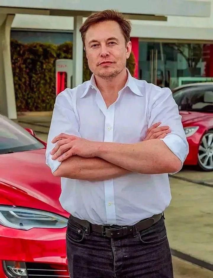 elonmusknews30's tweet image. Name one thing more important than money?