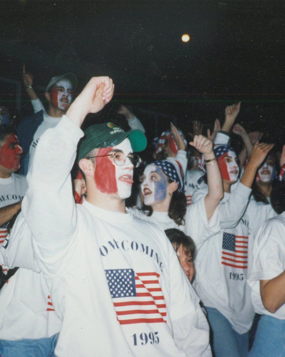 stonybrookalum's tweet photo. 🏈🎉 Homecoming at Stony Brook is more than a weekend – it’s a tradition! As we reflect on memories of Homecomings past, we can’t wait to do it all again Oct. 23-26. Get ready to bring that #SeawolvesForLife spirit and make memories that last a lifetime.
https://t.co/Z3zLVThoRe https://t.co/AErygPOF2z