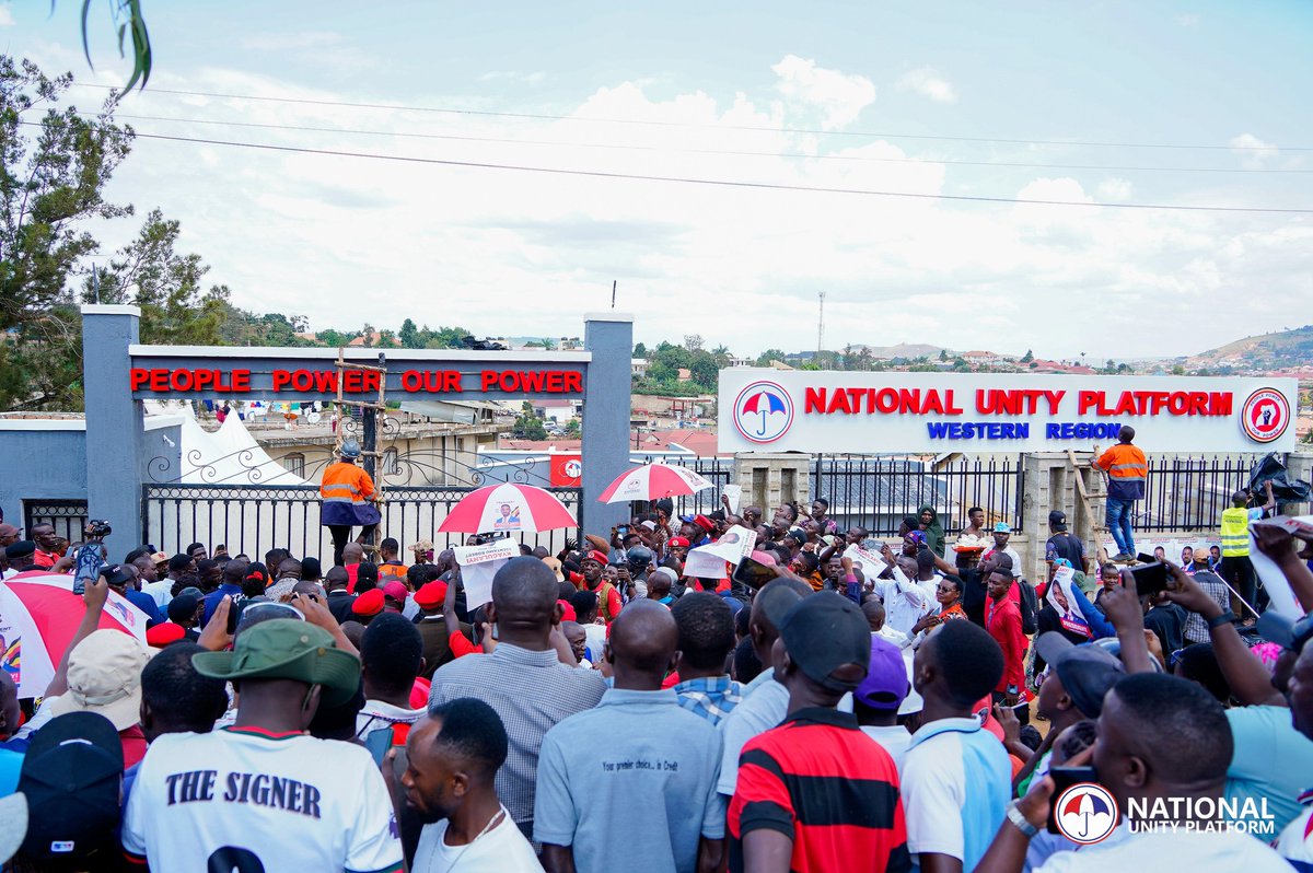HEBobiwine's tweet photo. MBARARA gave us a very warm reception today. One step at a time, we shall get there!
#ProtestVote2026
#FreeUgandaNow https://t.co/ByVqOrNzqs