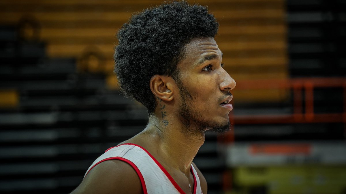 MaristMBB's tweet image. No shortcuts. Only work. 🦊🚧