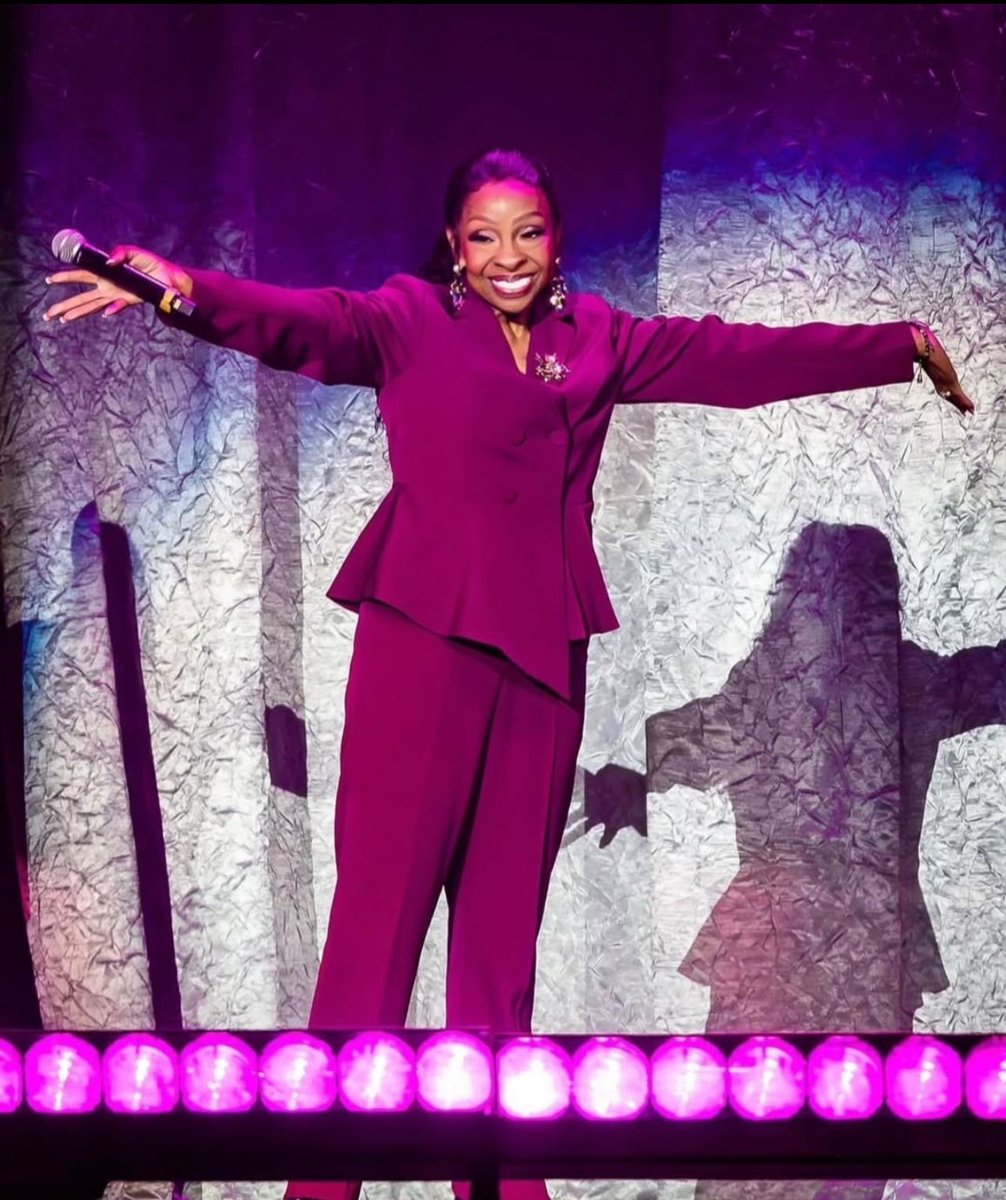 Bmbempower's tweet image. Seeing this image of our #EmpressofSoul, #GladysKnight, truly warmed my heart after her performance in New Jersey during #TheQueensTour alongside #PattiLaBelle, #StephanieMills, and #ChakaKhan! With discussions surrounding her health and cognitive decline, if any of that is
