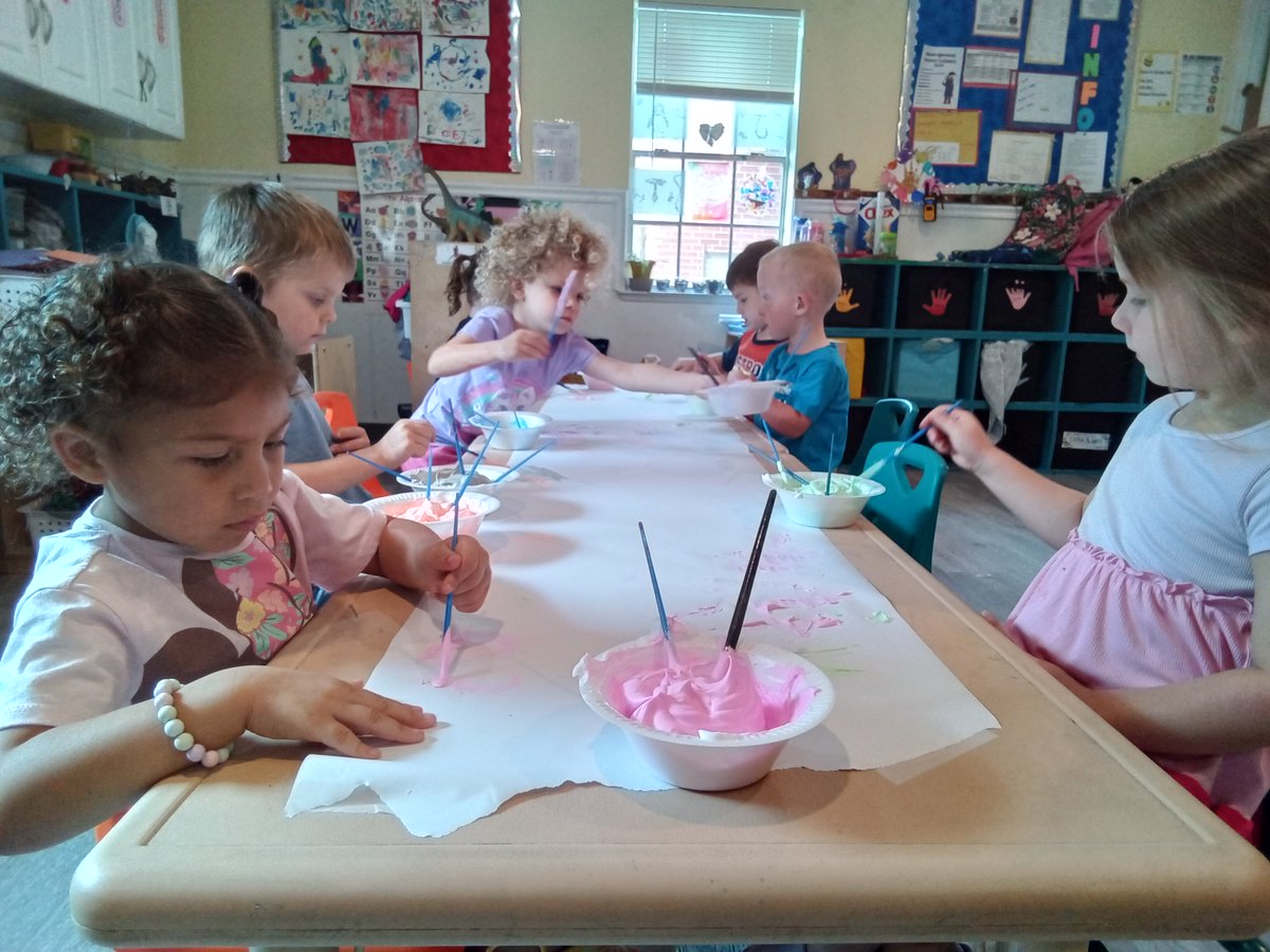 BrainyKidsPlace's tweet image. what better way to end our senses lesson than with puffy paint and our hands. 

#BKP
#5Senses
#ClassFamily