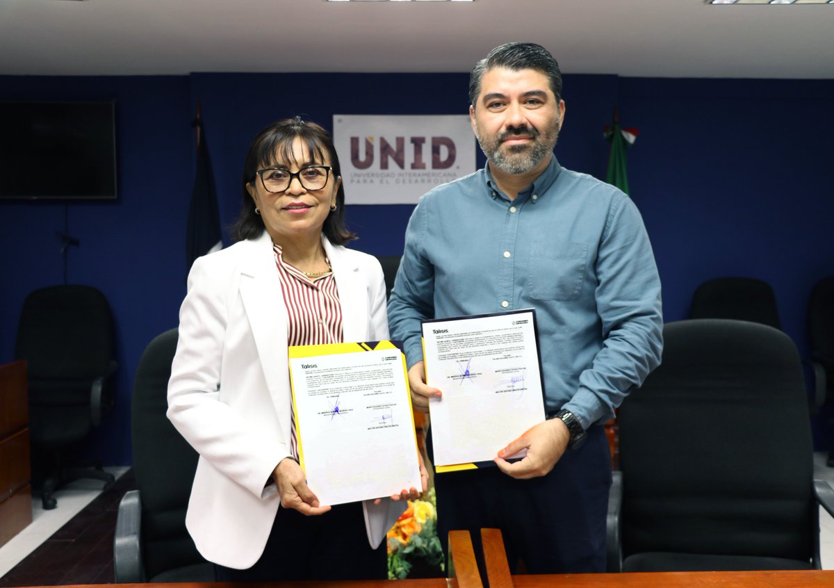 TJAAQRoo's tweet photo. Firman @TJAAQRoo  y @RedUNID Campus Chetumal convenio para impulsar la formación práctica de estudiantes. Acto realizado por la Magistrada Presidenta del TJAAQROO, la Dra. Minerva Maribel Moreno Cruz, y el Lic. Walter Antonio Rincón Rincón, Rector de la UNID Campus Chetumal. https://t.co/zHKhH9nBG8