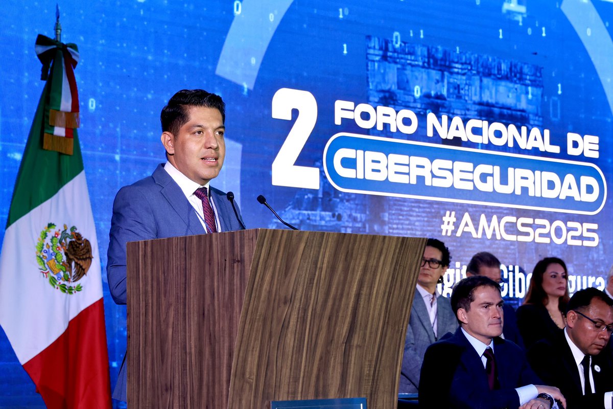EmmanuelReyesC's tweet photo. Hoy lo digital ya no es “cosa de expertos”: a muchas familias les han llegado mensajes falsos, cargos no reconocidos o cuentas robadas. En el 2º Foro Nacional de Ciberseguridad #AMCS2025 hablamos de un reto que ya toca la vida diaria: los fraudes digitales.
En 2024 hubo millones de fraudes y la mayoría ya ocurre por internet. Vamos por leyes modernas, talento certificado y apoyo a Pymes para que la innovación sea segura.
La seguridad también es digital.