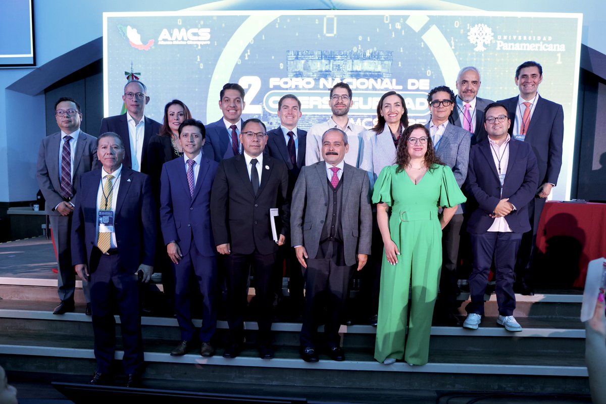 EmmanuelReyesC's tweet photo. Hoy lo digital ya no es “cosa de expertos”: a muchas familias les han llegado mensajes falsos, cargos no reconocidos o cuentas robadas. En el 2º Foro Nacional de Ciberseguridad #AMCS2025 hablamos de un reto que ya toca la vida diaria: los fraudes digitales.
En 2024 hubo millones de fraudes y la mayoría ya ocurre por internet. Vamos por leyes modernas, talento certificado y apoyo a Pymes para que la innovación sea segura.
La seguridad también es digital.