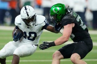 FFSQC's tweet photo. Oregon heads to Penn State for a Big Ten rematch in a primetime White Out! Who will rise under the lights? 🏈
https://t.co/ZH0RfCRPYA
#CollegeFootball #BigTen #OregonVsPennState #WhiteOut https://t.co/jzF9ZdXCMe