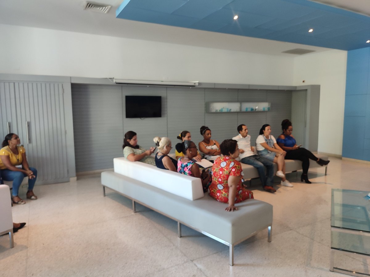 Los trabajadores de @LaboratoriosAICA ratificamos nuestro firme compromiso con la paz y la soberanía. Hoy, con nuestra firma respaldamos la Declaración del Gobierno Revolucionario de Cuba en rechazo a las amenazas de agresión militar contra la República Bolivariana de #Venezuela