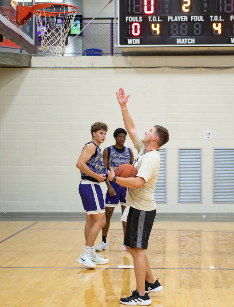 Happy Friday, you guys! 

#AvilaFrist /// #AUEagles