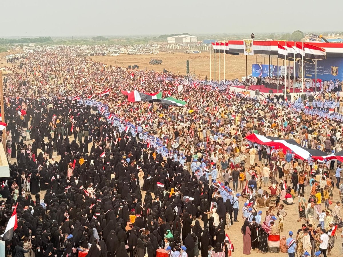 لا تقول لي السبعين ..
ولا الستين..

هذه المخا ..

هنا الساحل الغربي...

 هنا الجمهورية في أبهى صورها ..

تقول للعالم جمهورية ومن قرح يقرح ..

#سبتمبر26_ثوره_متجدده

...