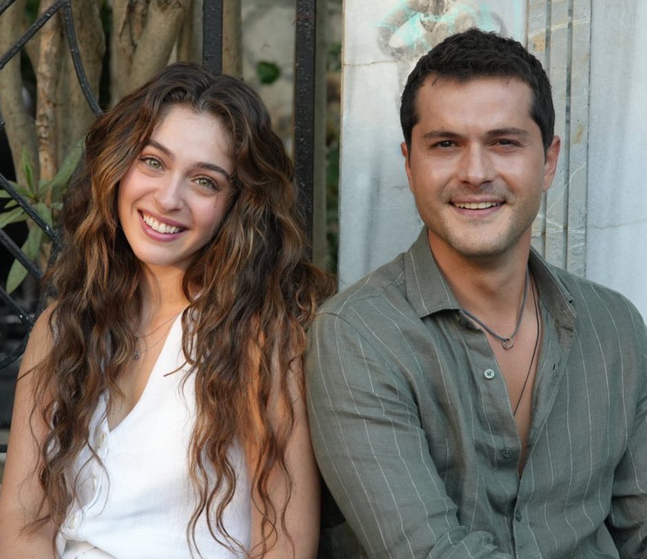 #AlperenDuymaz #CemreBaysel
#LeylaHayatAşkAdalet #Leyla

رايكم بـ ثنائي البيران دويماز و جيمري بايسال ؟