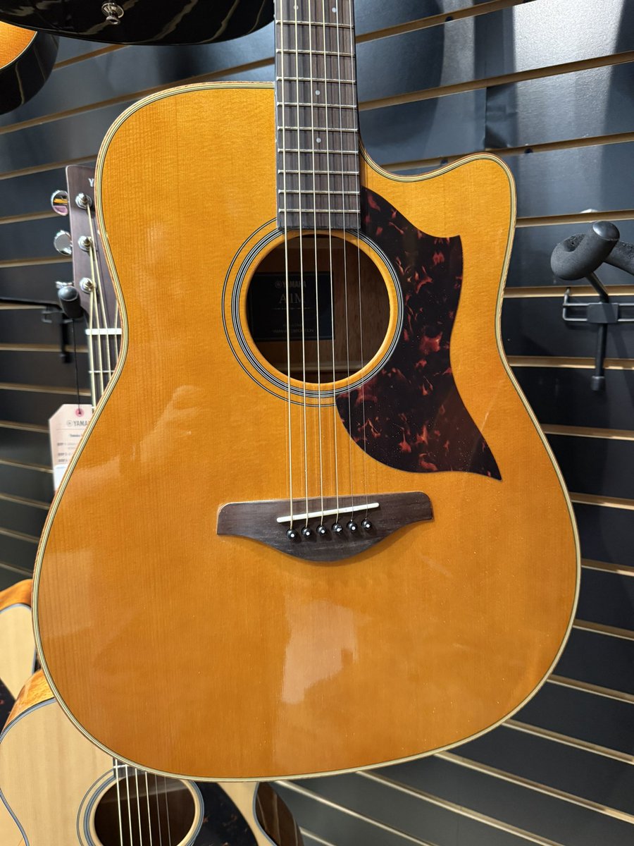 Rush74Kyle's tweet image. Just got in this beautiful Yamaha A1M Artist series acoustic guitar @MurdockMusicUt   I noticed the special Ozzy Osbourne serial number. 🤨😮🤙😎  #CrazyTrain #Ozzy #ozzyosbourne  👌