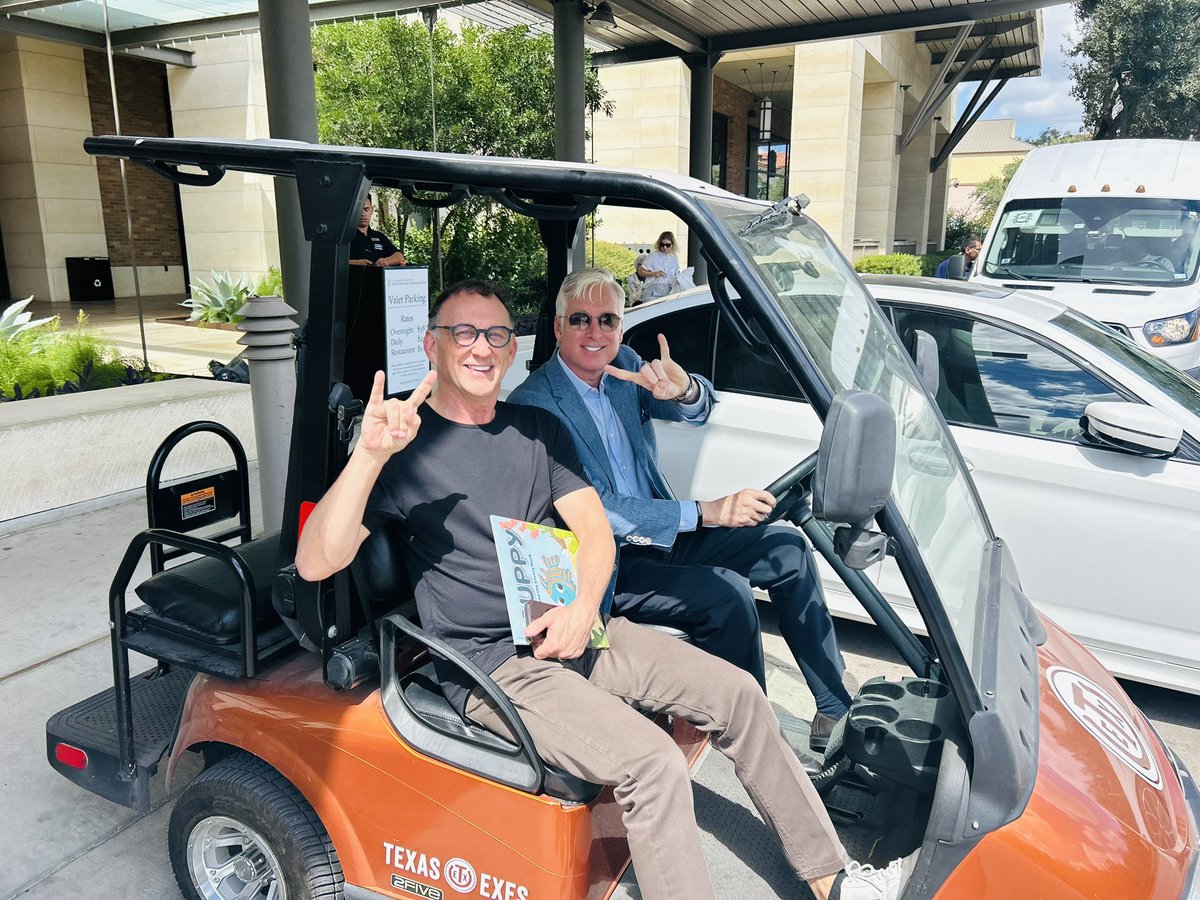 RandyPCD's tweet image. Thank all of you for sending your “Guppy” pics.  
- 3 generations of Kemnitz’s 
- Pastor Doug- Red Rocks
- Robert Jones, Texas Exes CEO

Want to get your “Guppy” book?  Amazing.com
“Guppy and the Silvery Hooks.”
@karenpattenkemnitz @dougwekenman @texasexes