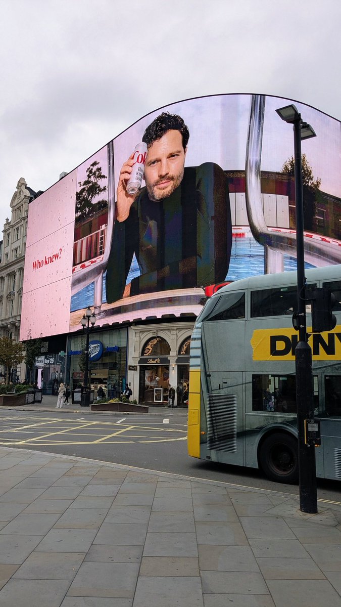 fionaduggan's tweet image. &quot;Under the Lights&quot;. Spotting the new #Oasis Fan Live 25 Pop up Store. #PiccadillyCircus #London