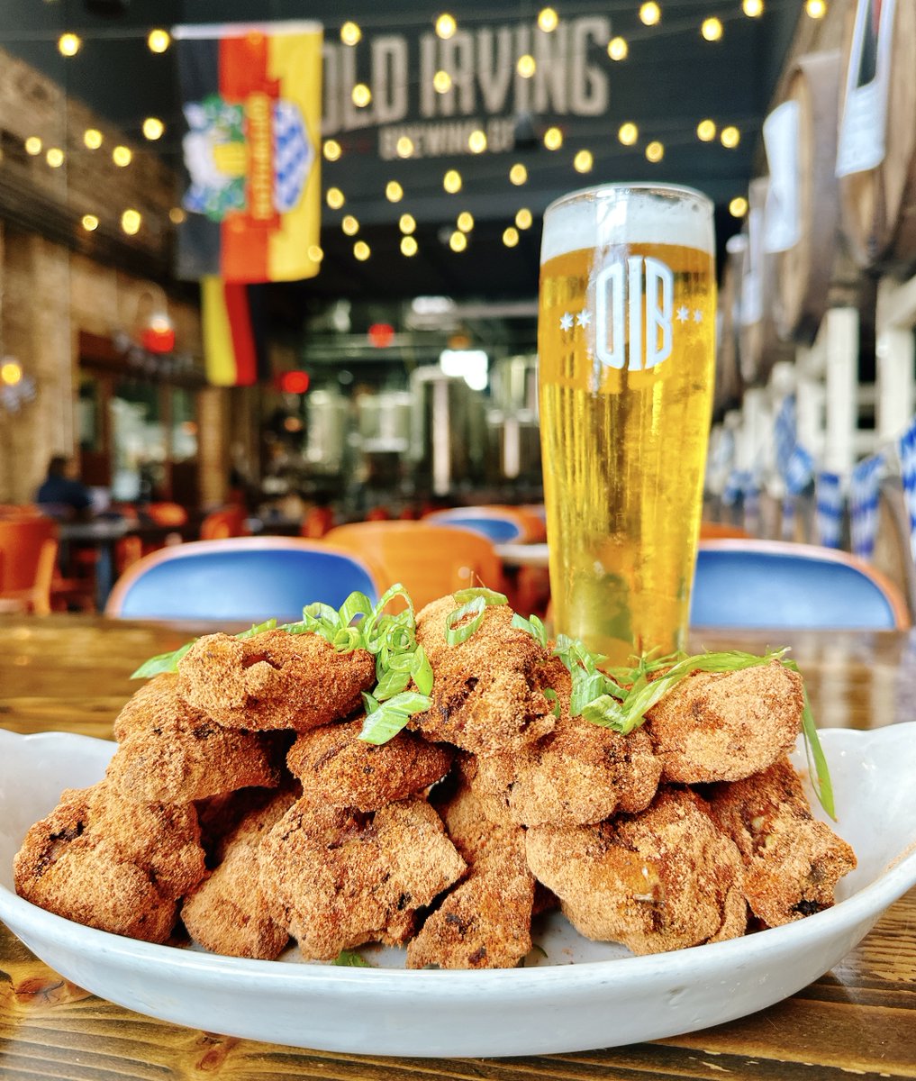 OldIrvingBeer's tweet photo. #wingoftheweek = Spicy BBQ Wings (dry rub). Pair w/ our Doji West Coast Pilsner! #hoppylager Enjoy the weekend. https://t.co/V9hHmFrZPm