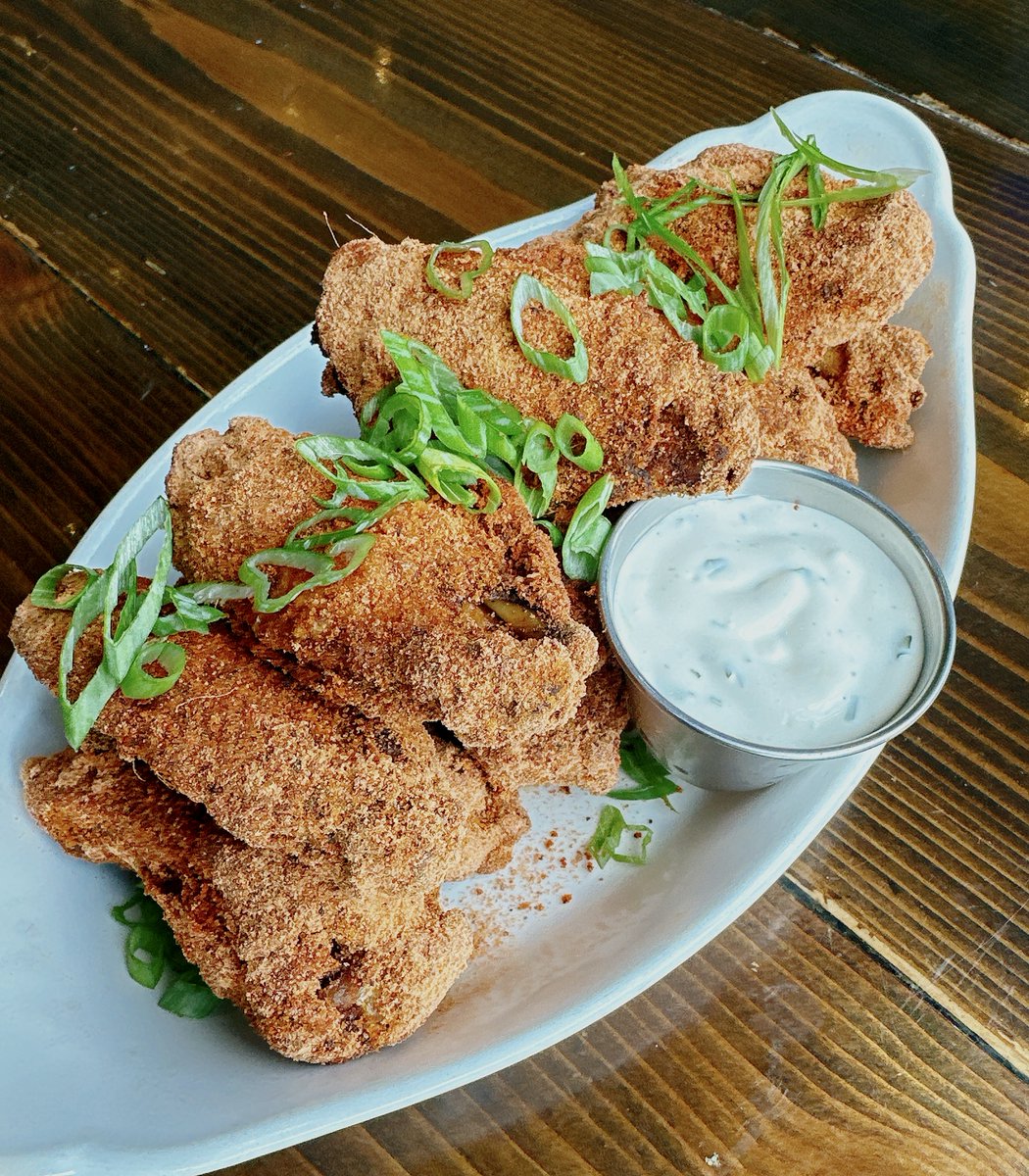 OldIrvingBeer's tweet photo. #wingoftheweek = Spicy BBQ Wings (dry rub). Pair w/ our Doji West Coast Pilsner! #hoppylager Enjoy the weekend. https://t.co/V9hHmFrZPm