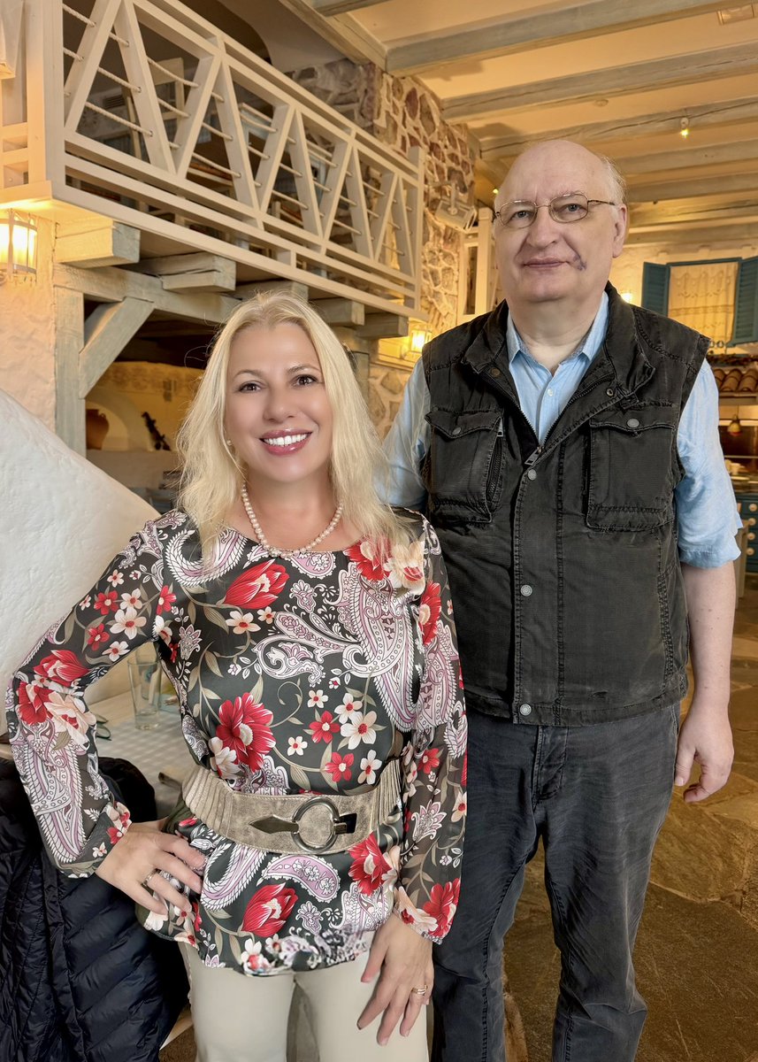 Meeting with one of my old chess coaches, IM Gyula Forgacs, in Budapest. I wrote about him a lot in my memoir Rebel Queen. I never forget people who helped me during my chess journey. 

#RebelQueen

English: amazon.com/Rebel-Queen-Mi…

Hungarian: gabo.hu/ujdonsag/3845-…