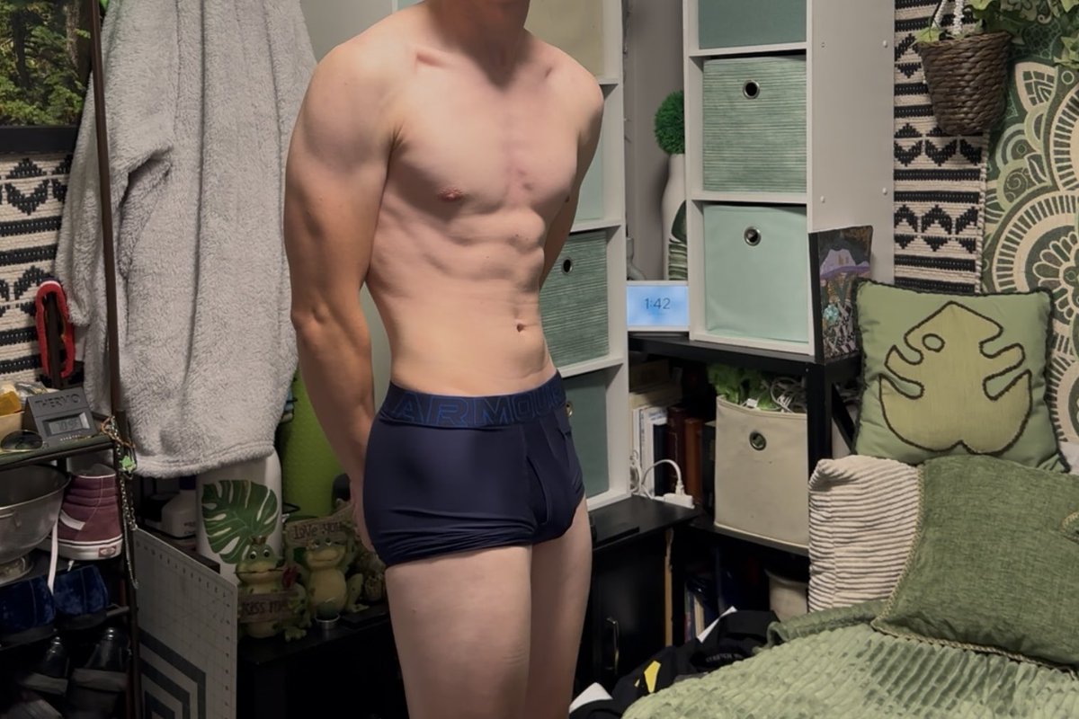 NickDeferson's tweet image. Been working on my physique since I’m planning on bulking up this fall/Winter. Maybe 30lbs? Bulk starts soon!!