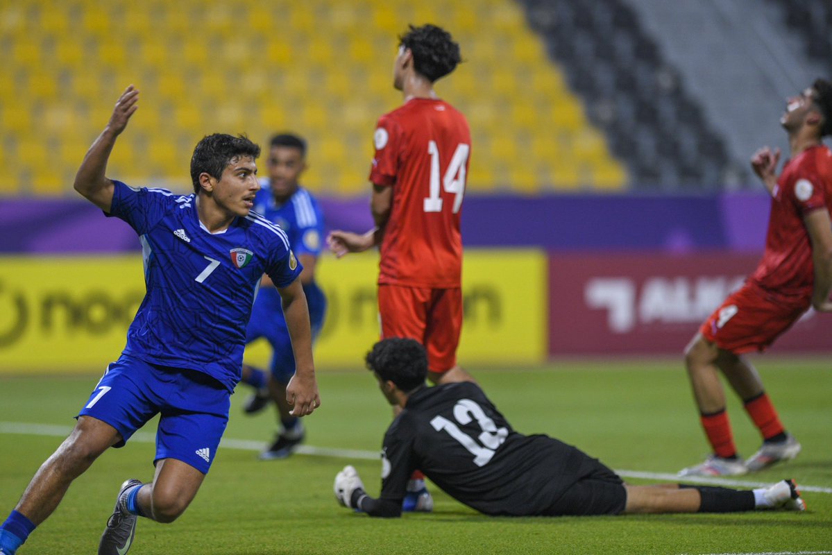 blktv33's tweet image. &quot; أزرق الناشئين ينتصر بـ السلامة 💪🏻🇰🇼 &quot;

تغلب منتخب الكويت تحت 17 عام على شقيقه البحريني 3-2 في الجولة الثالثة والأخيرة من كأس الخليج للناشئين ليرفع رصيده إلى 4 نقاط 

#الكويت_البحرين
#كأس_الخليج_u17
#قطر #الكويت #بالسنتر