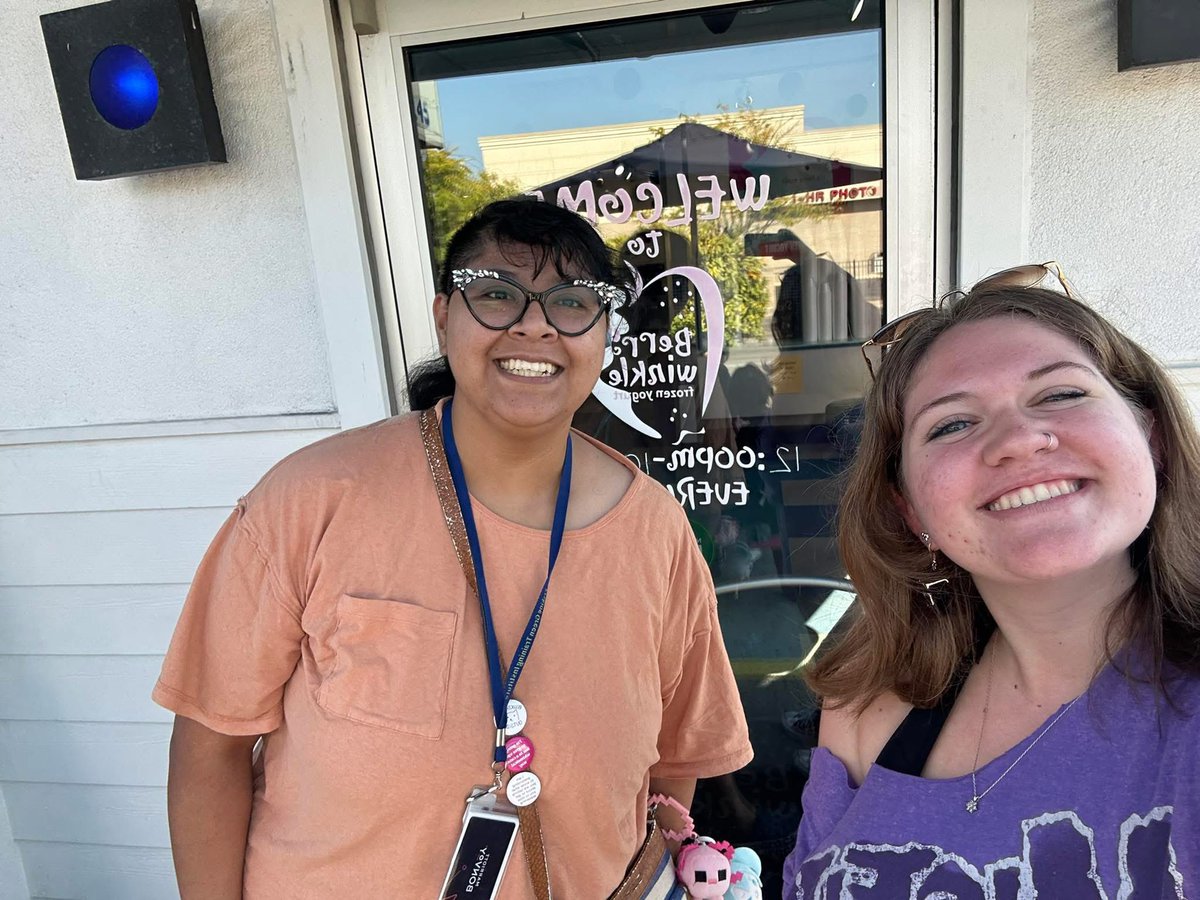 This Muncie student recently took a trip to BerryWinkle Frozen Yogurt with her Community Mentor! 🍨 <a href="/berrywinkles/">Berry Winkle</a>