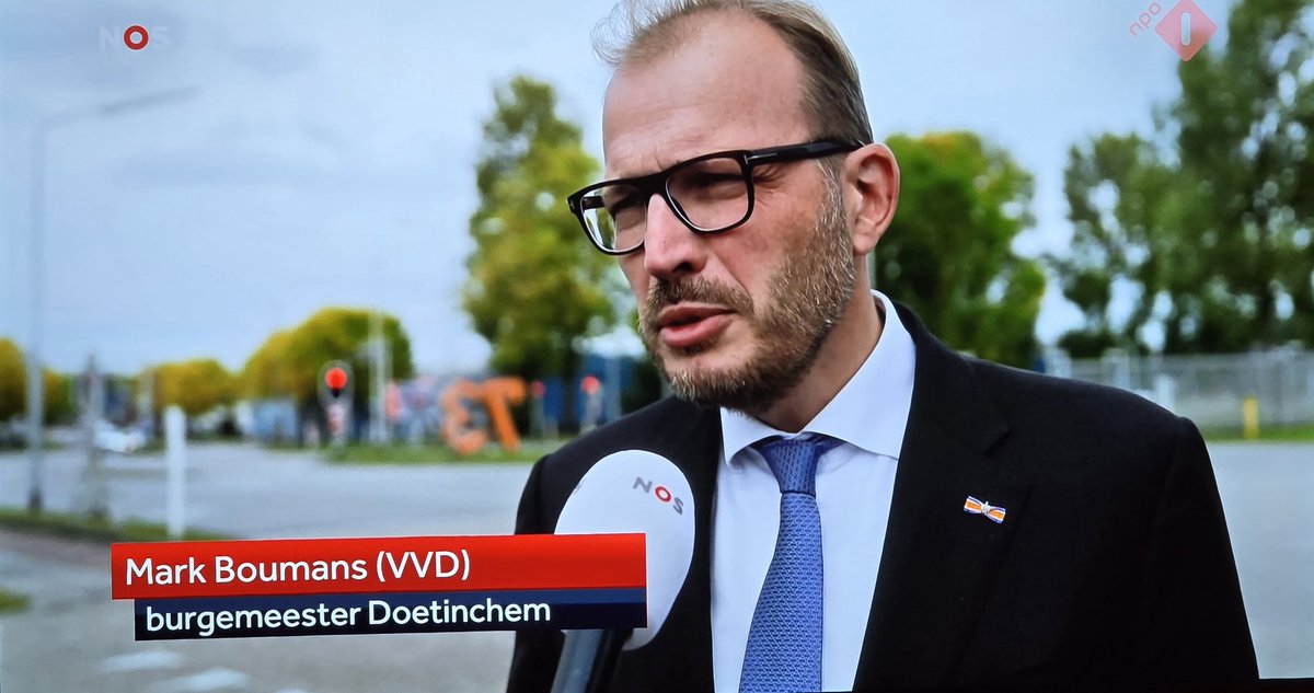 Een VVD-er als Mark Boumans, burgemeester van #Doetinchem is 'n verademing. Zeker als je 't vergelijkt met wat er aan populistische VVD-ers in DH zit die het maar druk hebben met 'n #Antifa-motie, waarvan #Yeşilgöz de logica niet eens kan uitleggen bij #PauwendeWit. #nosjournaal