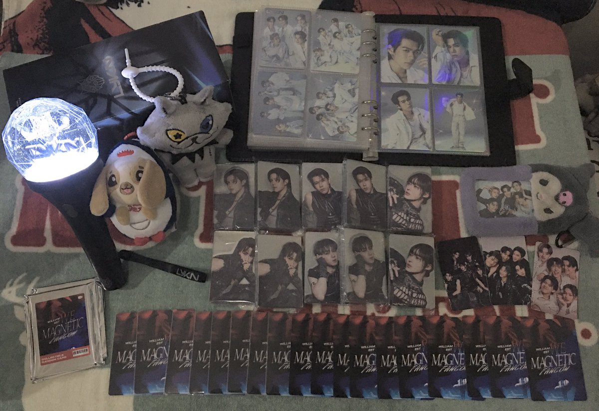 itszairaaaaa's tweet photo. Ready for laterrrr🫶🏻

Don’t have much freebies since I didn’t expect na makakapunta ako kung hindi pa namove cele, BUT, I’ll be givin’ away WE Magnetic official pcs (RANDOMLY😊)

Seeyah all later #LYKN &amp; #LYKYOU 💕

#LYKNTOURxMANILA 
#LYKNUNLEASHEDTOUR 
#LYKNUNLEASHEDWORLDTOUR https://t.co/8xXkFdJ8T9